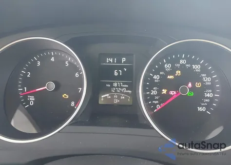 2015 Volkswagen Jetta 1.8T Se z USA, uszkodzony, nr VIN 3VWD17AJ5FM248827